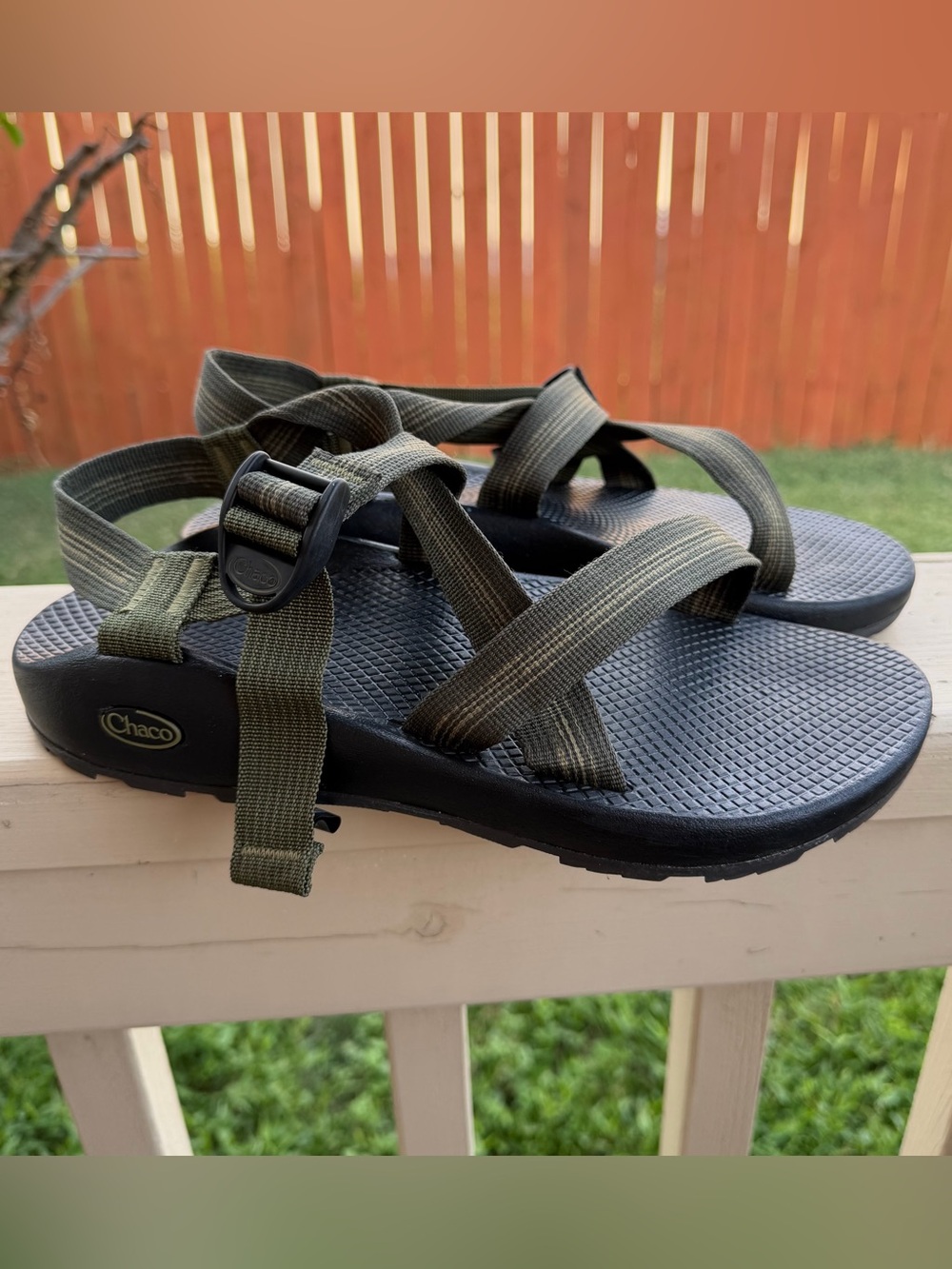 Chaco Men’s Olive Green & Black Strapped Sandals Sz 10